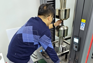 復(fù)合材料專用試驗機，助力我國衛(wèi)星裝備事業(yè)